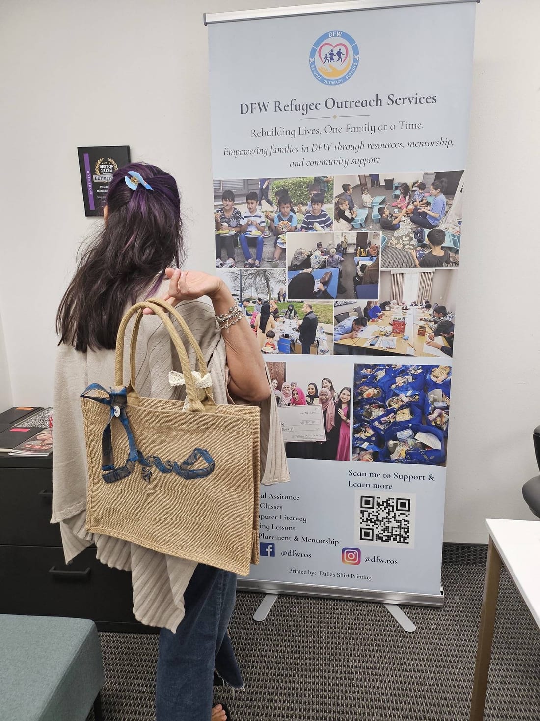 A burlap tote with blue fabric applique, carried at a DFWROS community event